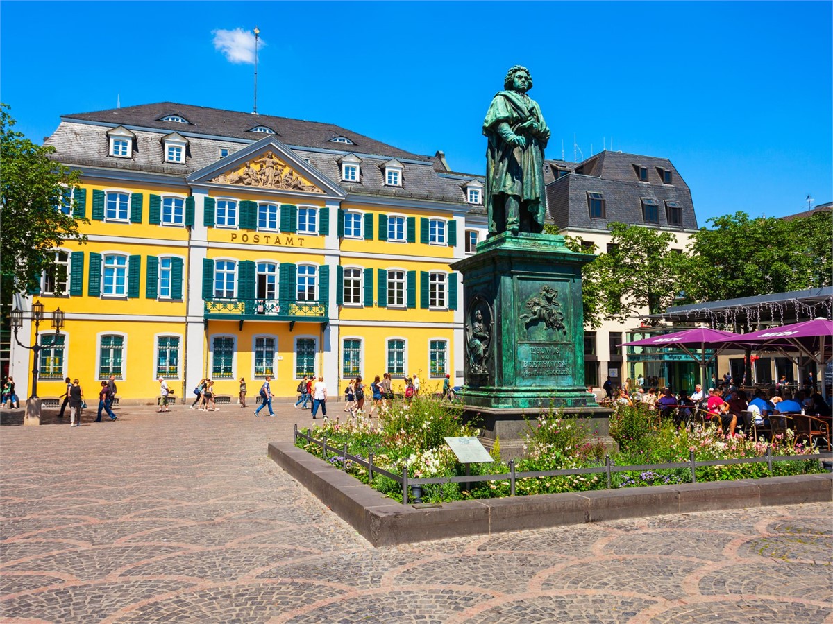 Beethoven Denkmal vor dem Alten Postamt in Bonn