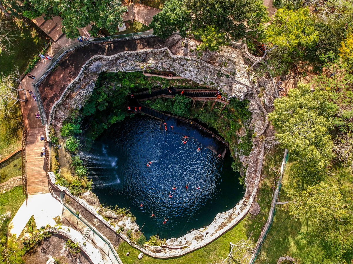 Cenote Saamal in Cancun