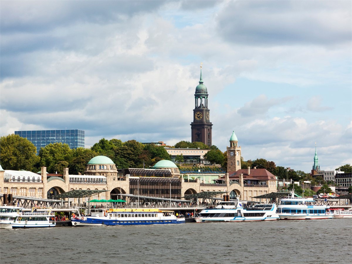 Landungsbrücken in Hamburg