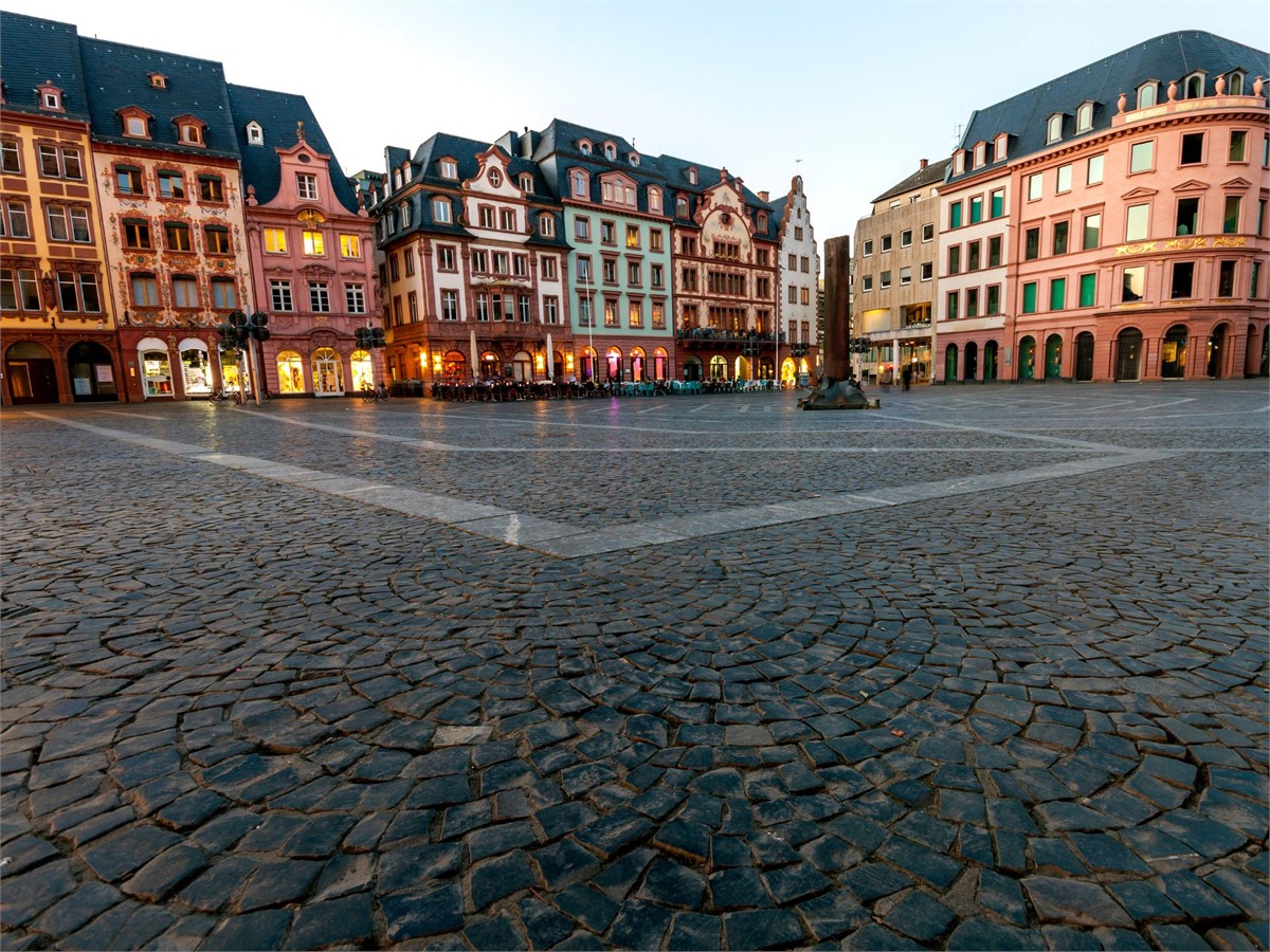 Marktplatz mit Heunensäule in Mainz