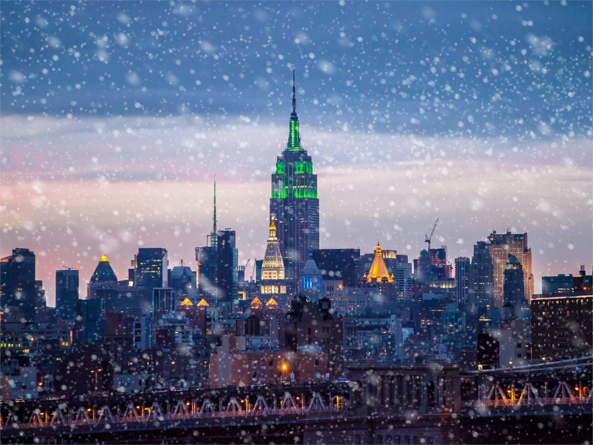 Snow falling in New York